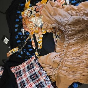 🌹CLEARANCE SALE: 5 PCS XS-S TRENDY TOPS SMOCKED